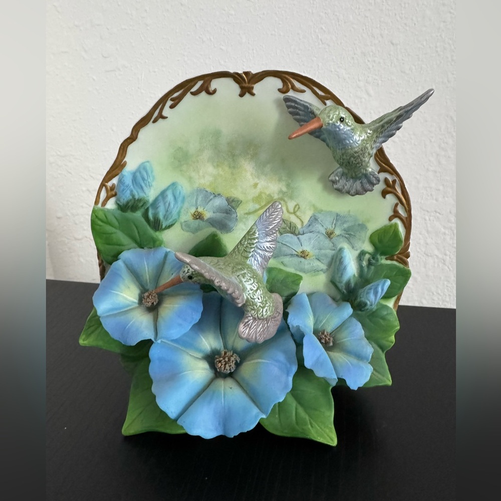Porcelain Hummingbird Delicate Radiance 2001 Bradford Exchange Figure.